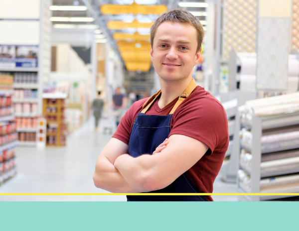 étudiant bac pro vente dans un magasin ECM du Born