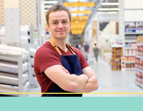 étudiant bac pro vente dans un magasin ECM du Born